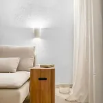 아파트 3 Bdr Detached House In *