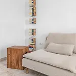 아파트 3 Bdr Detached House In *