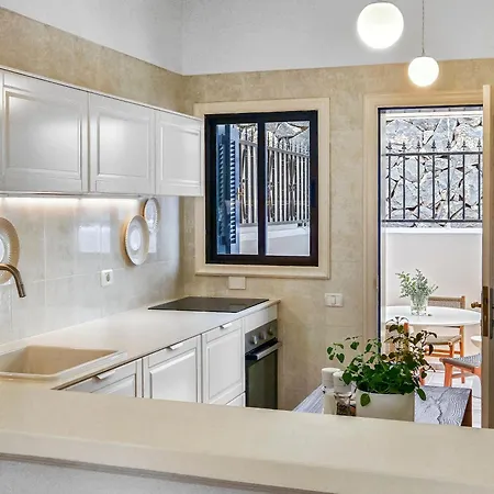 3 Bdr Detached House In Apartament *